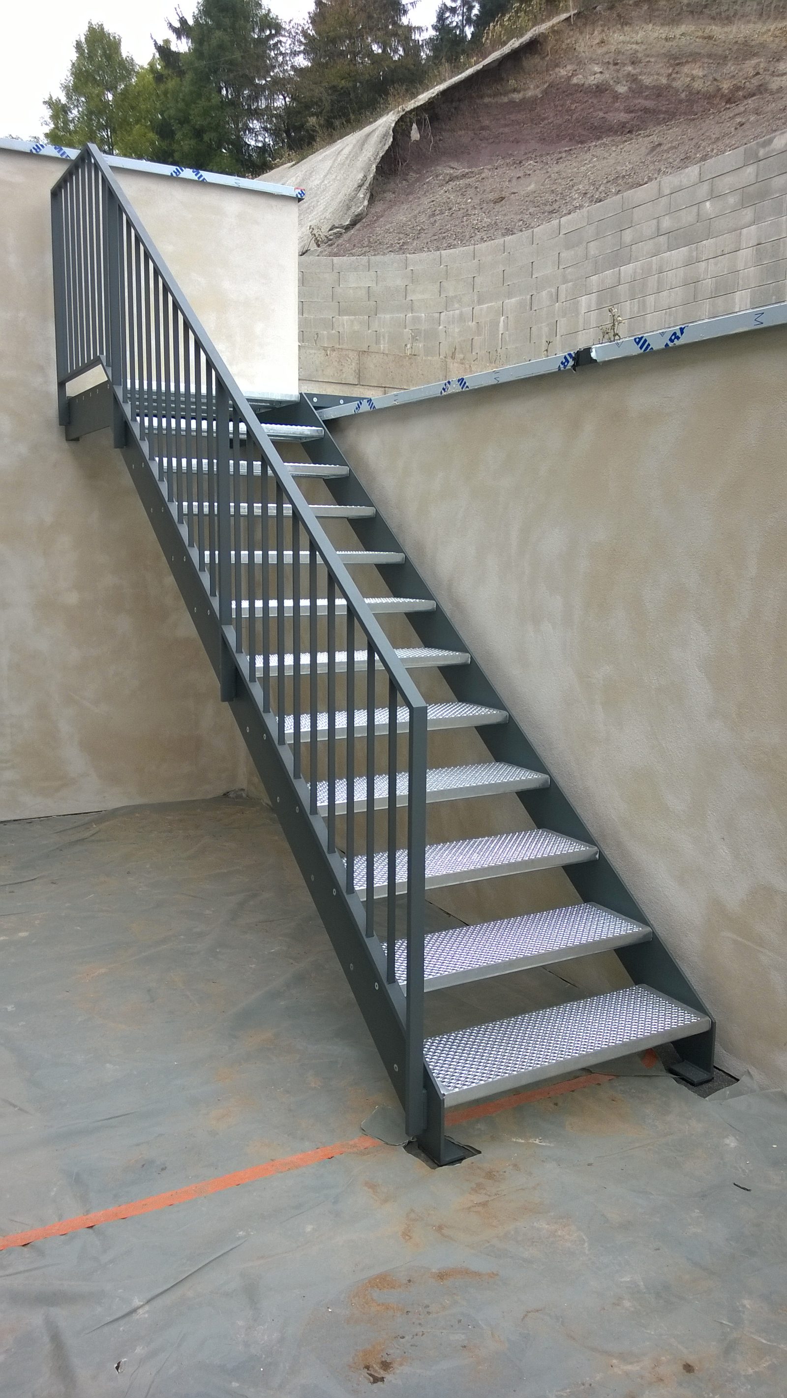 Escalier extérieur droit en caillebotis — Archimetal