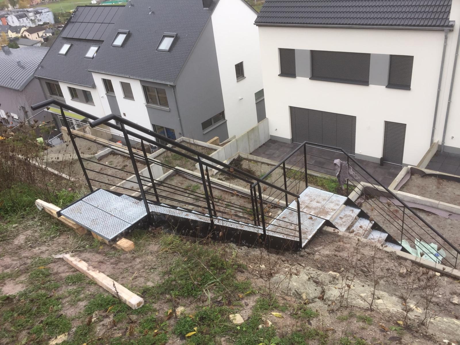 Escalier extérieur sur terrain en pente — Archimetal