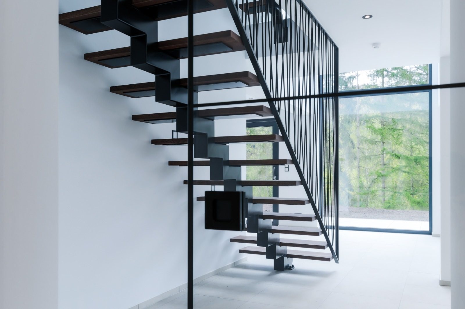 Garde-corps et escalier métallique sur mesure réalisés par Archimetal au Luxembourg
