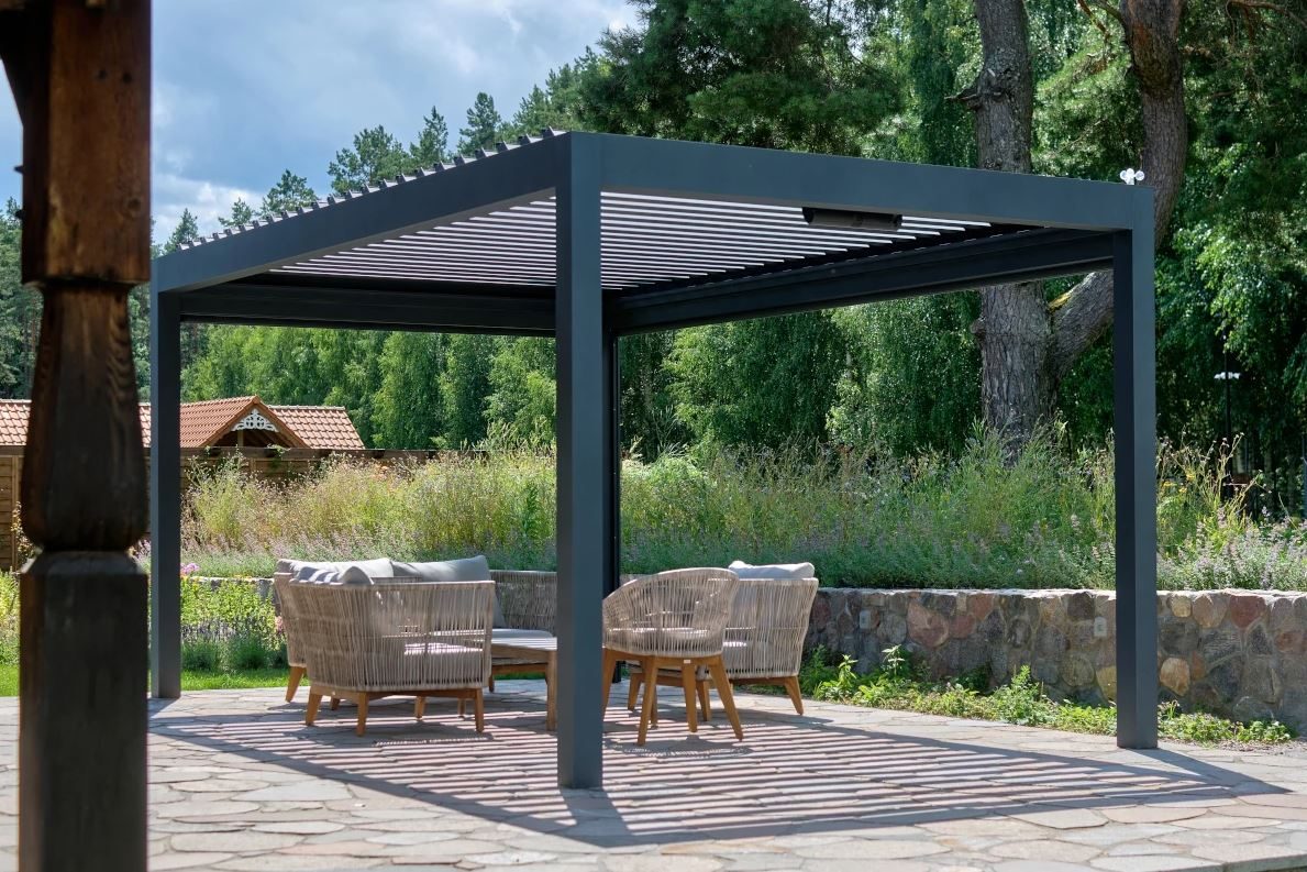 Pergola bioclimatique adossée — Archimetal